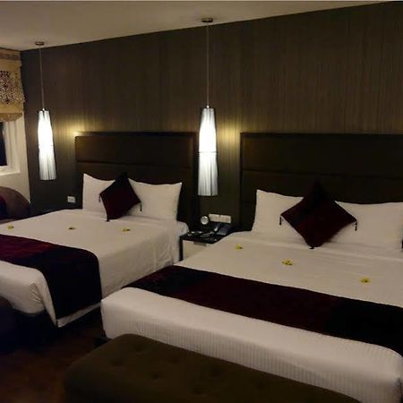 Hotel Orchid Kochi Екстериор снимка